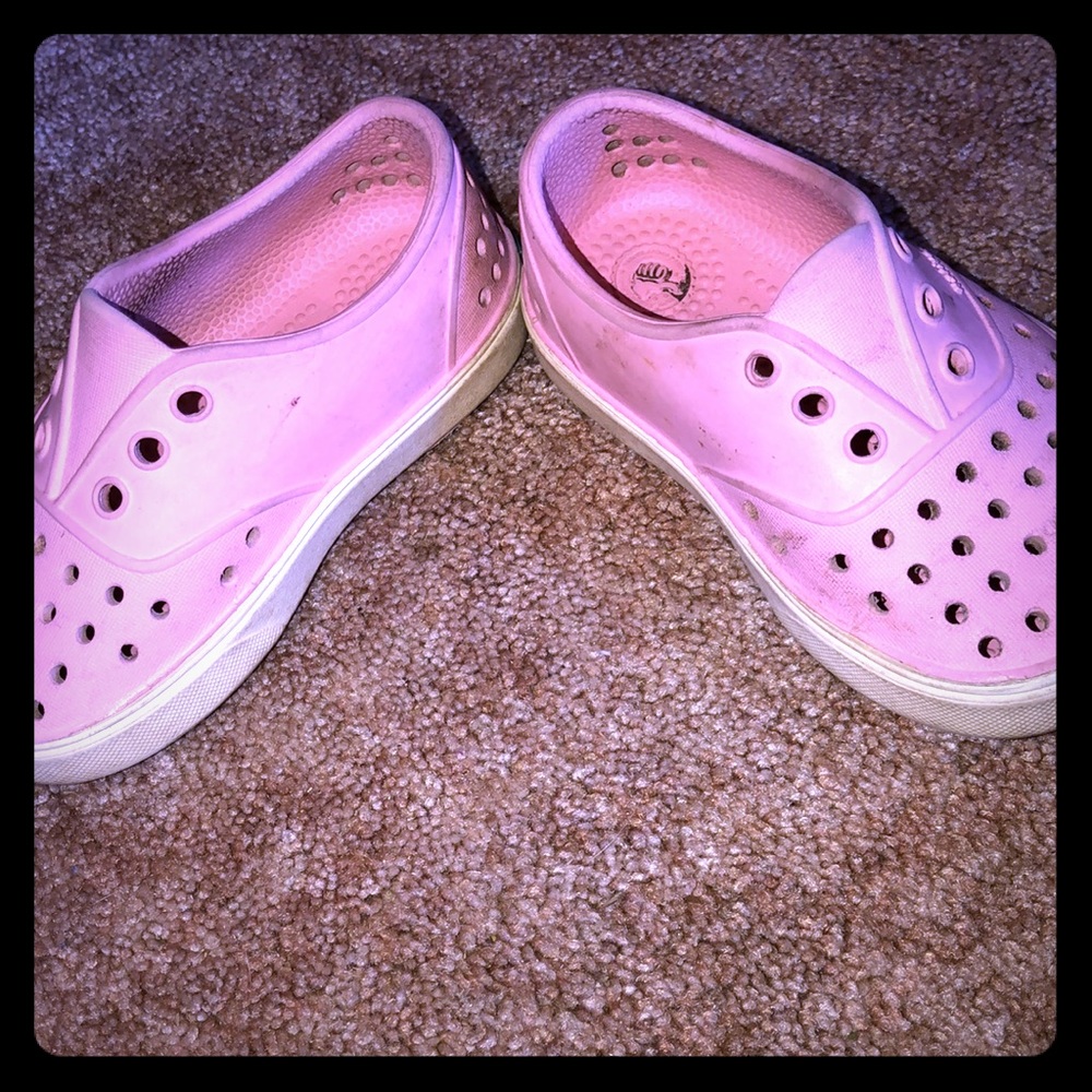 NATIVE pale pink toddler slip ons 💕
